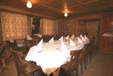 Gasthaus Zum Weissen Kreuz Hotel Samedan Exterior foto