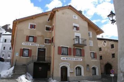 Gasthaus Zum Weissen Kreuz Hotel Samedan Exterior foto